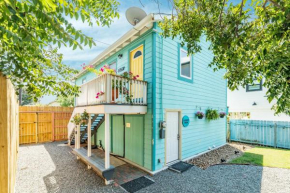 Casita Azul - Pup Friendly, 2 Blocks from Seawall, Gulf Water and Beach!